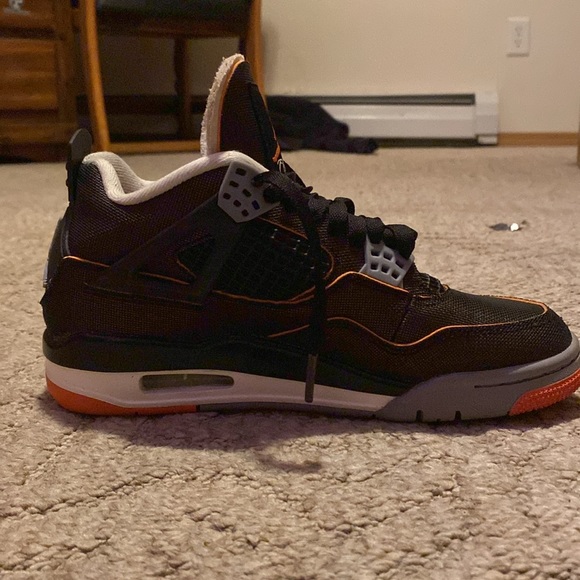 Air Jordan 4s retro size 6 starfish 200$ - Picture 3 of 8
